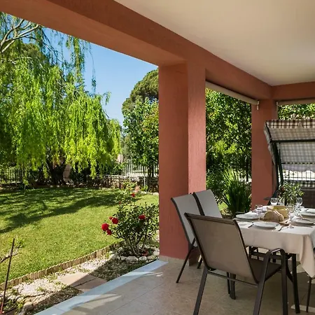 Maritina Villa Razáta