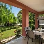 Maritina Villa Razáta