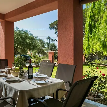 וילה Maritina Razáta