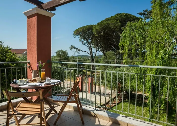 빌라 Maritina Razáta